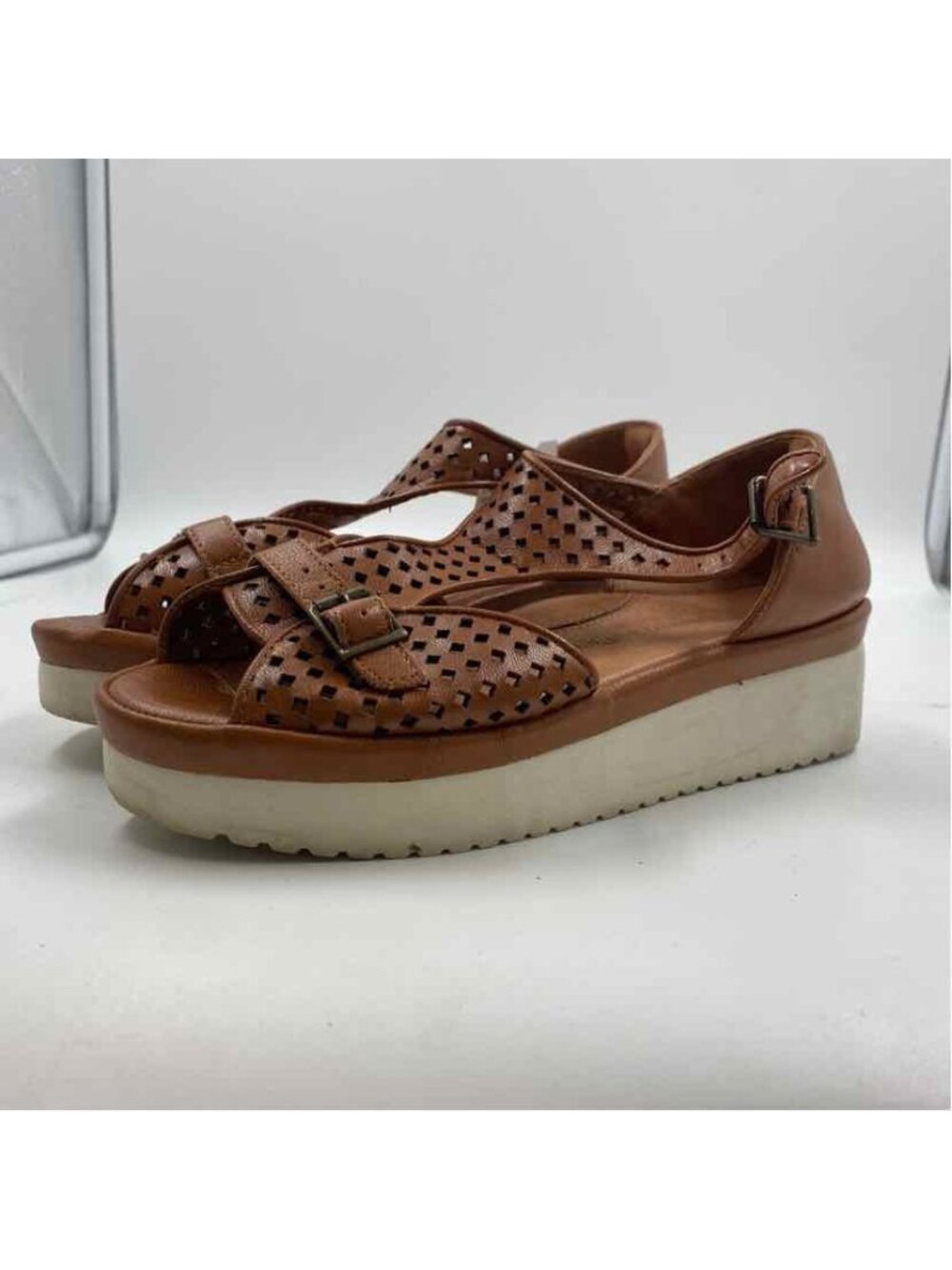 L'Amour Des Pieds Women's Shoe Size 7 Caramel Laser Cut Sandals